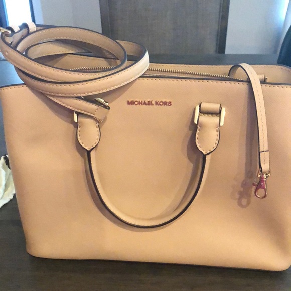 Gorgeous camel colored Michael Kors shoulder bag. - Picture 1 of 8